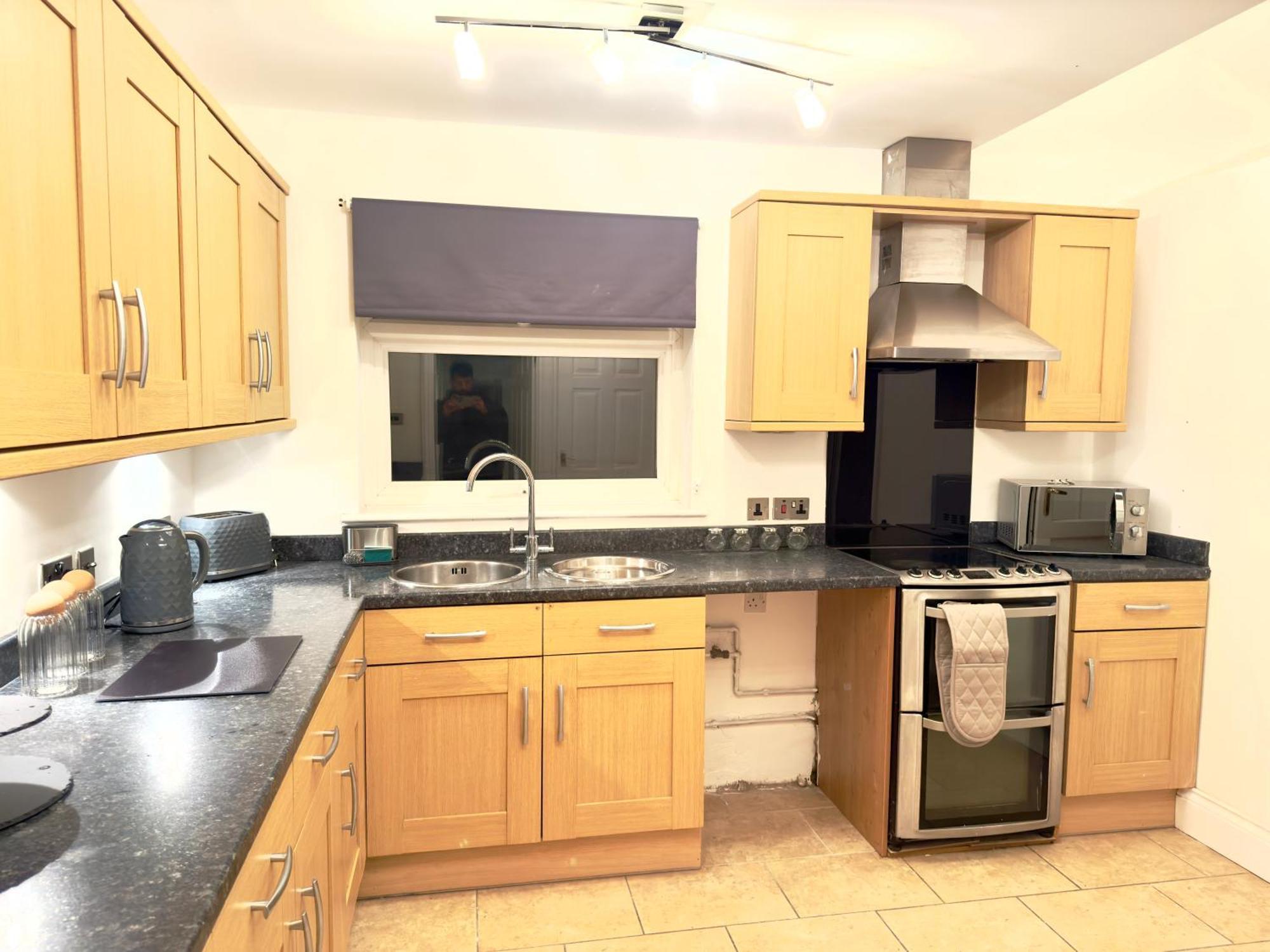 Rnm - Business Professionals Ready, Cost Effective For Large Stays! 3 Bedroom Lounge, Private Access & Entire Place, Kitchen & Washroom With Amenities, Smart Tv, Easy Access, Fast Wifi, Large Driveway, Great Transport Links, Near Worcester Hospital A ภายนอก รูปภาพ