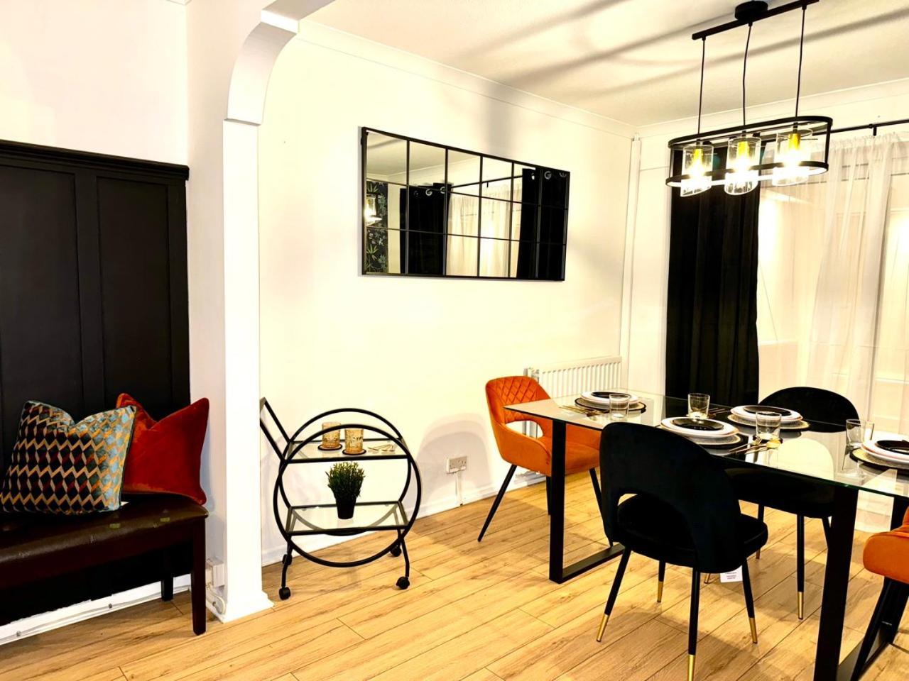 Rnm - Business Professionals Ready, Cost Effective For Large Stays! 3 Bedroom Lounge, Private Access & Entire Place, Kitchen & Washroom With Amenities, Smart Tv, Easy Access, Fast Wifi, Large Driveway, Great Transport Links, Near Worcester Hospital A ภายนอก รูปภาพ