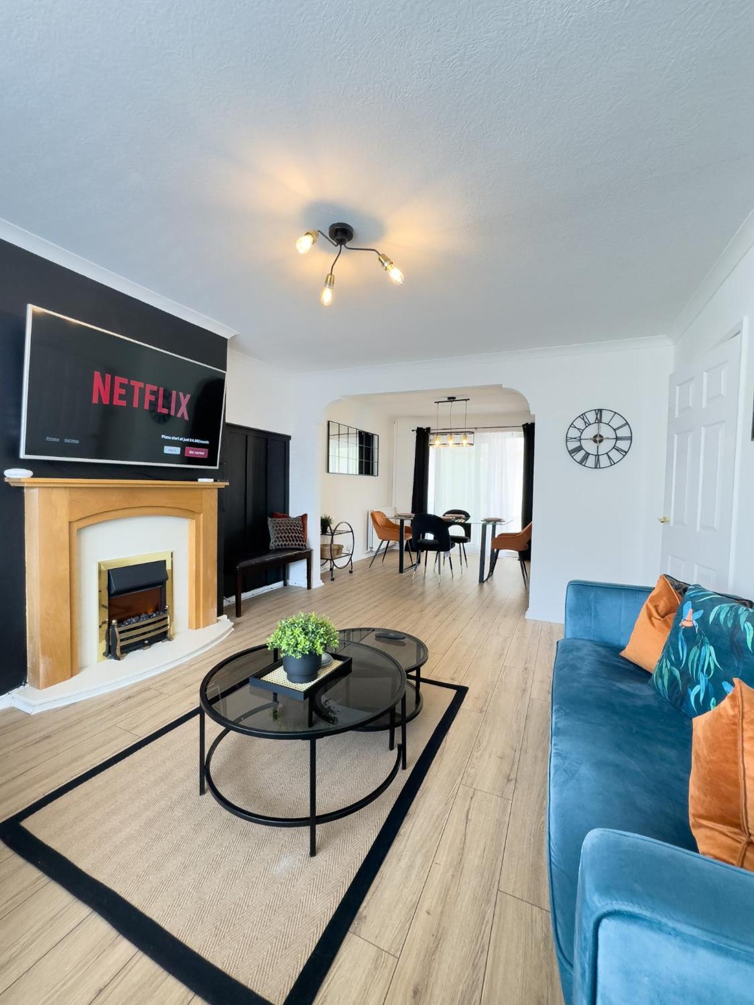 Rnm - Business Professionals Ready, Cost Effective For Large Stays! 3 Bedroom Lounge, Private Access & Entire Place, Kitchen & Washroom With Amenities, Smart Tv, Easy Access, Fast Wifi, Large Driveway, Great Transport Links, Near Worcester Hospital A ภายนอก รูปภาพ