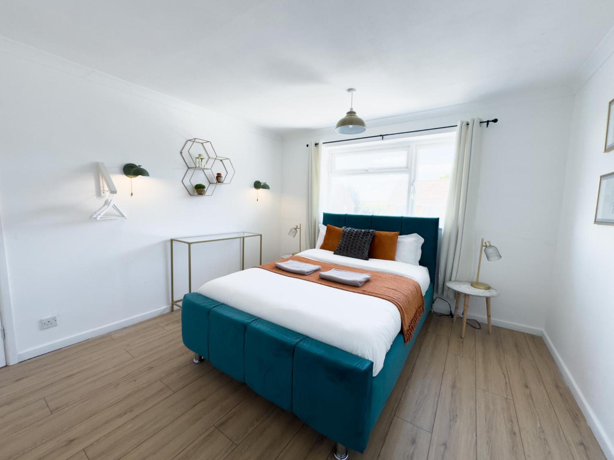 Rnm - Business Professionals Ready, Cost Effective For Large Stays! 3 Bedroom Lounge, Private Access & Entire Place, Kitchen & Washroom With Amenities, Smart Tv, Easy Access, Fast Wifi, Large Driveway, Great Transport Links, Near Worcester Hospital A ภายนอก รูปภาพ
